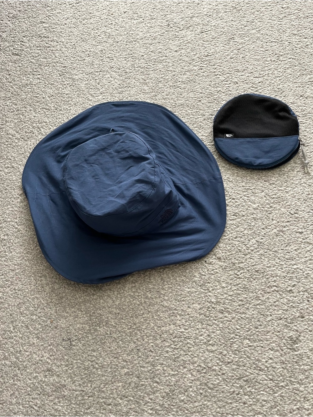 NWOT The North Face Navy Blue Collapsible Fishing Hat with Travel Bag
